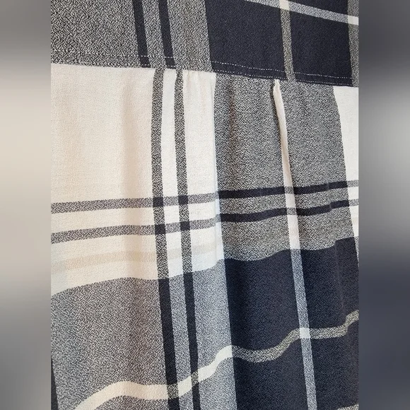 100% Cotton Black, White, &Tan Plaid Button-Up Shirt - Picture 3 of 8